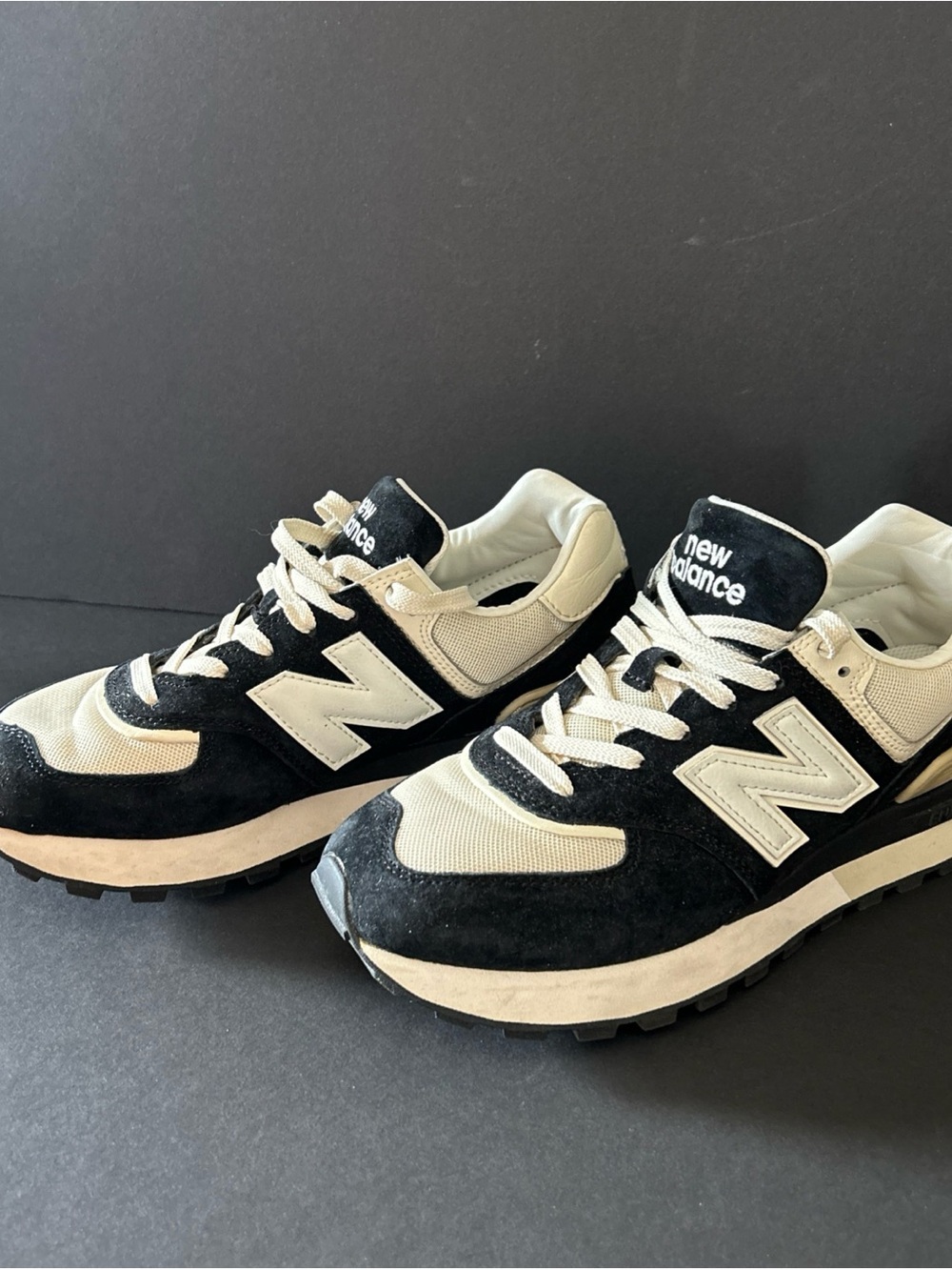 New Balance 574 Women’s sz 9: Black and Cream Retro Runner Sneakers